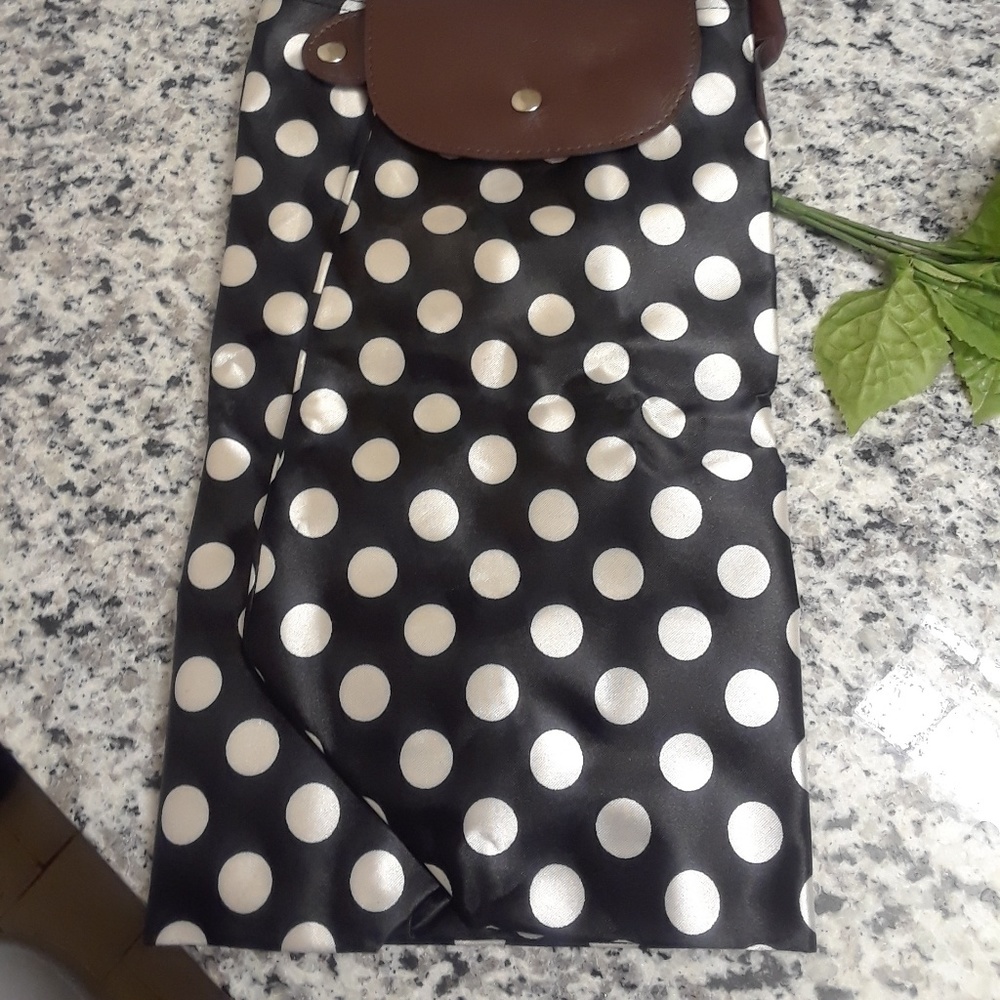 Foldable Multipurpose Travel Tote bag - Picture 3 of 8